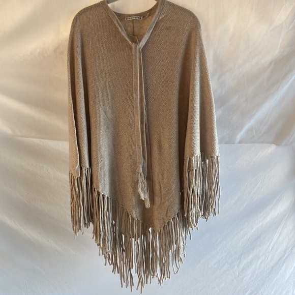 Alice and Olivia poncho - Picture 5 of 6